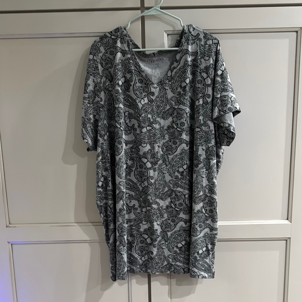 Gray Roaman’s 4 X Paisley V-Neck T-Shirt